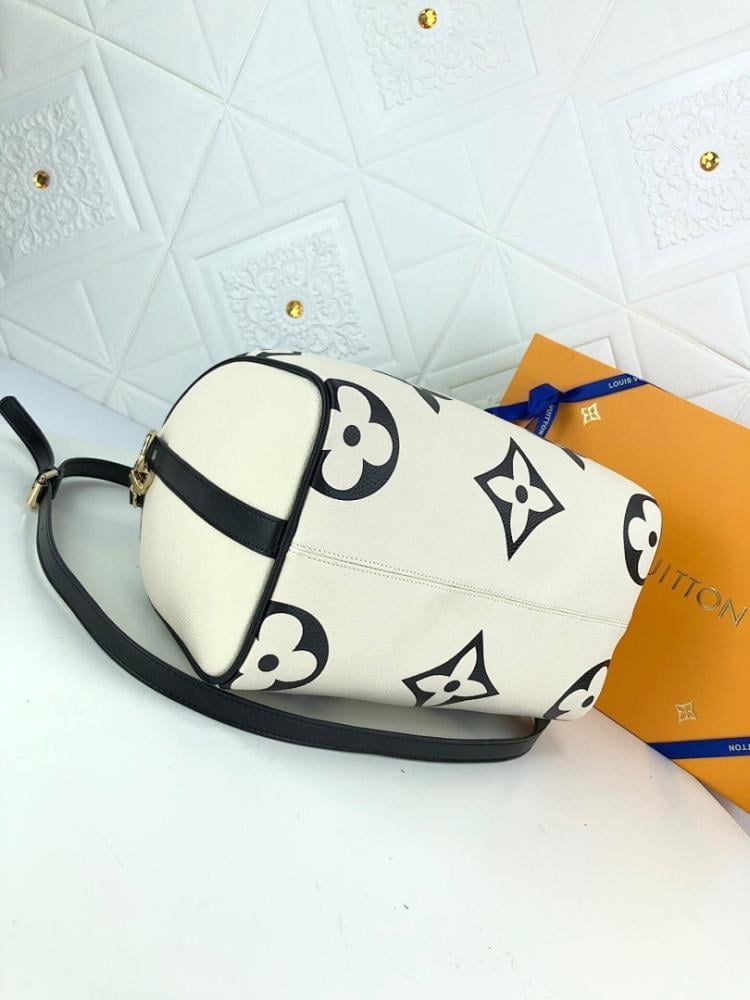Elegant Top Handle Bag – Limited Edition