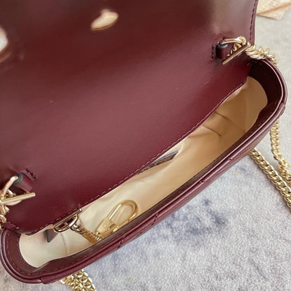 Elegant Crossbody Bag – Limited Edition