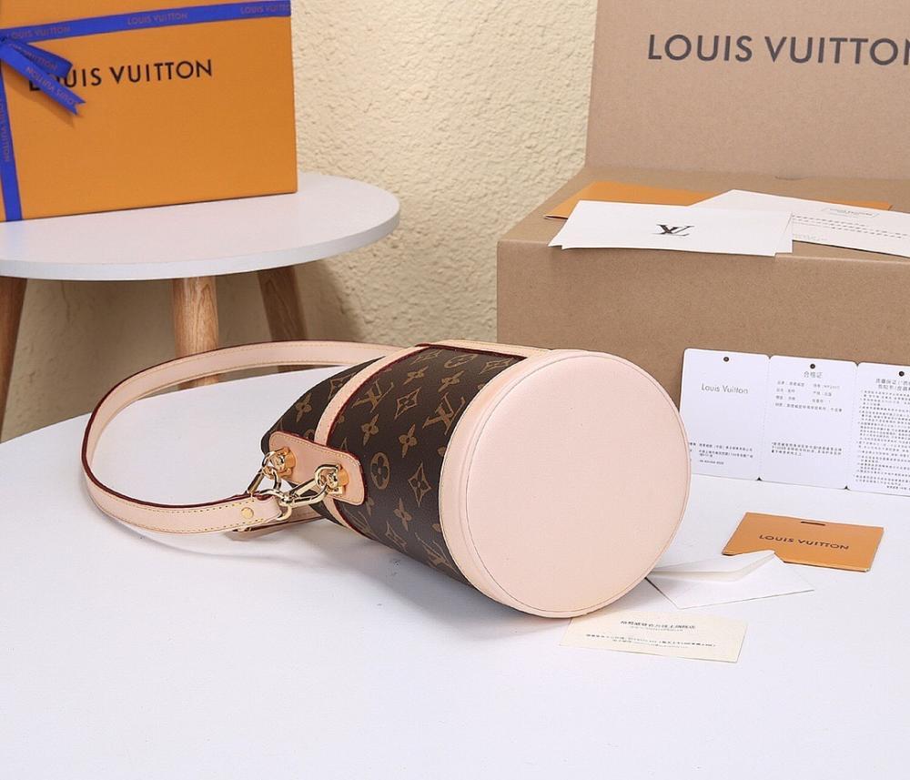 Modern Elegant Gold Leather Shoulder Bag