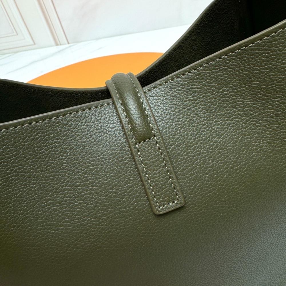 Classic Leather Shoulder Bag