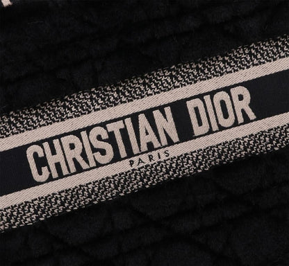 Stylish Embroidered Crossbody Bag – Limited Edition