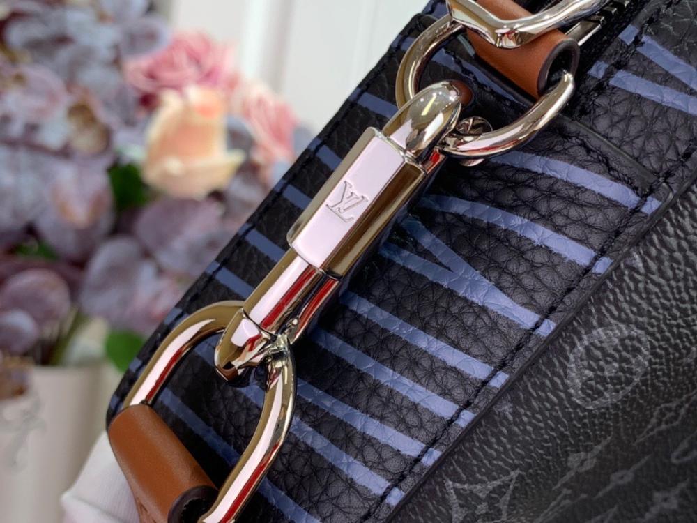 Arco Shoulder Bag