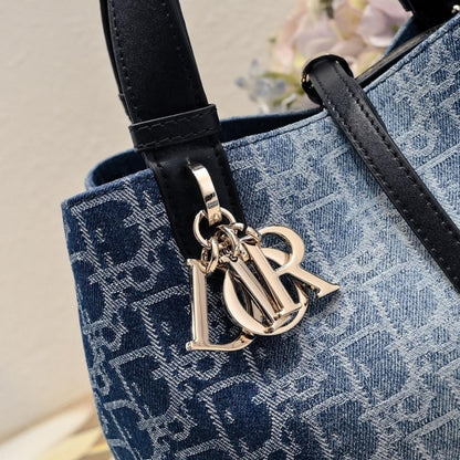 Modern Refined Calfskin Crossbody Bag