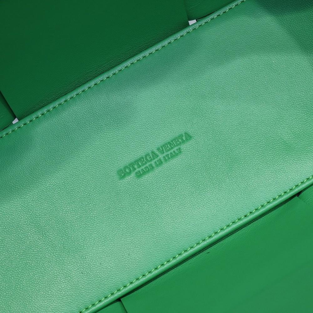 Modern Premium Woven Crossbody Bag