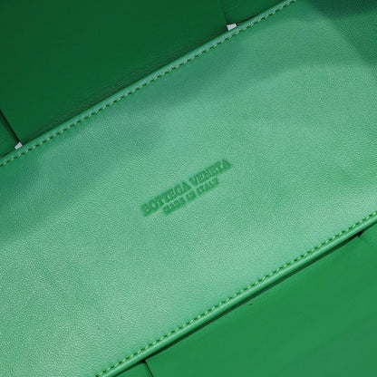 Modern Premium Woven Crossbody Bag