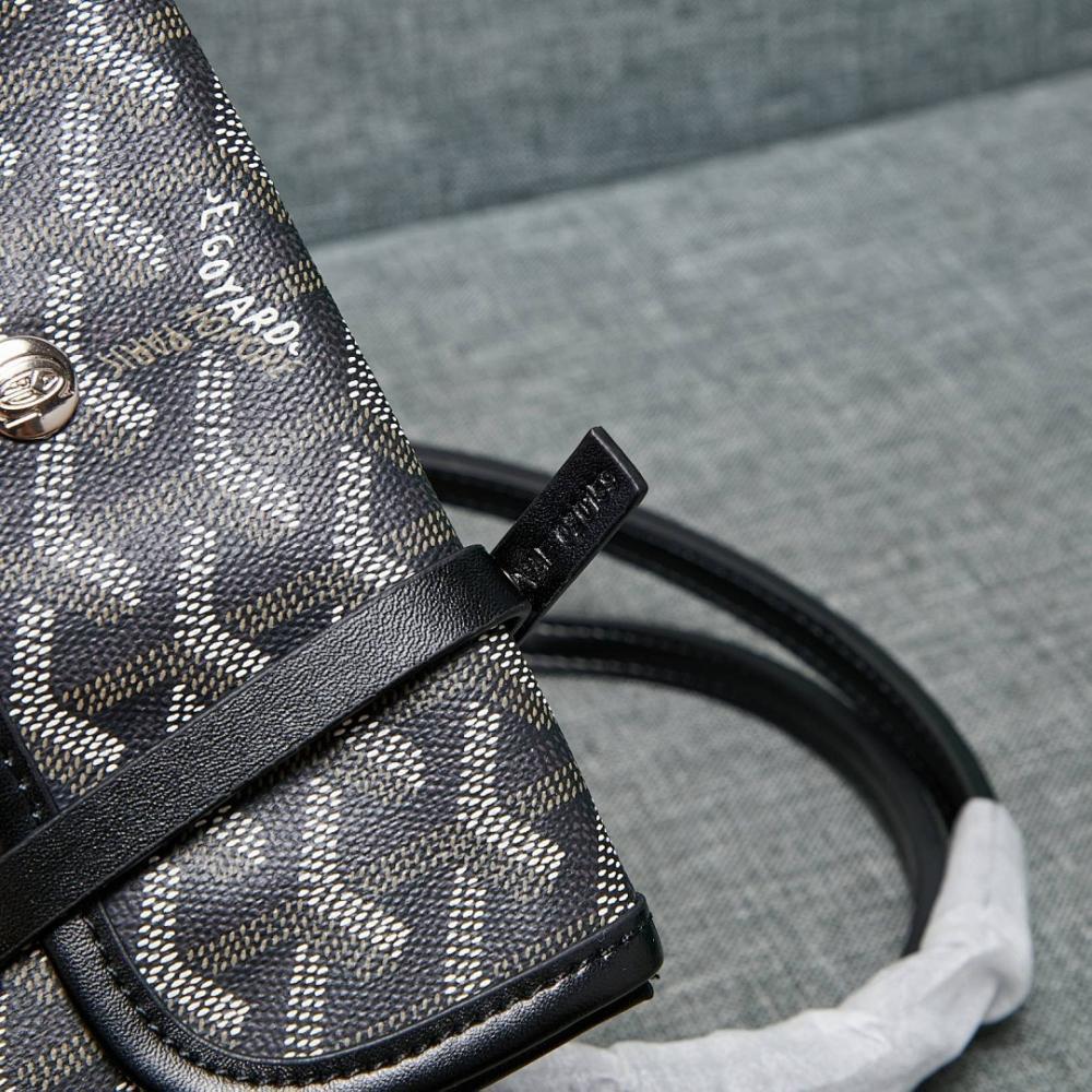 Modern Leather Travel Bag – Limited Edition