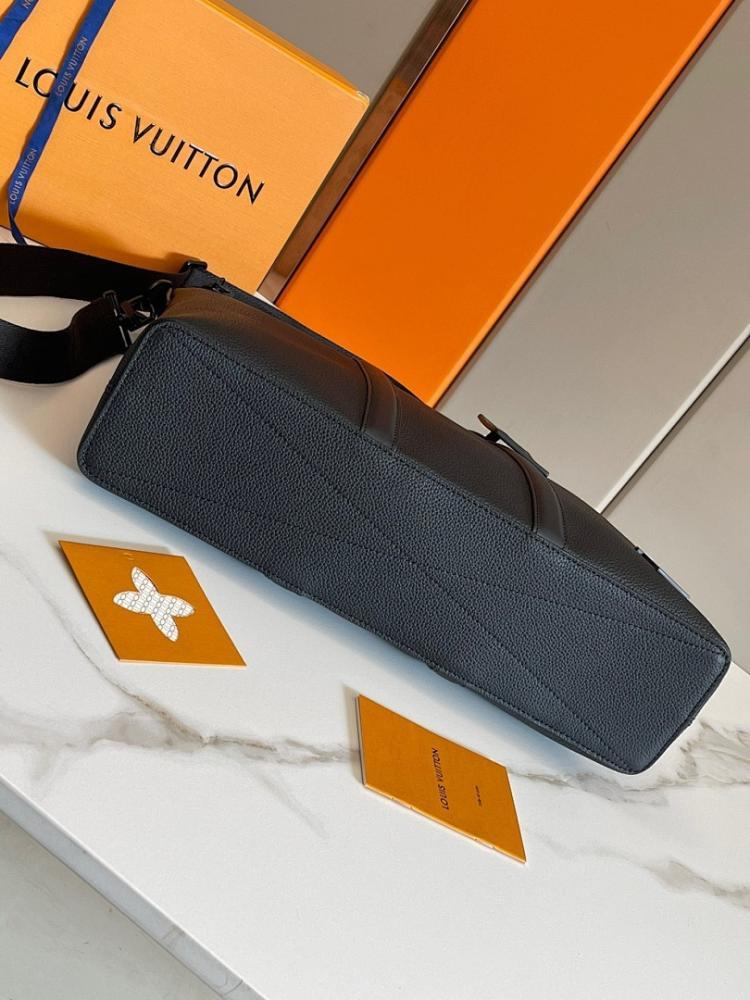 Modern Italian-Inspired Leather Crossbody Bag