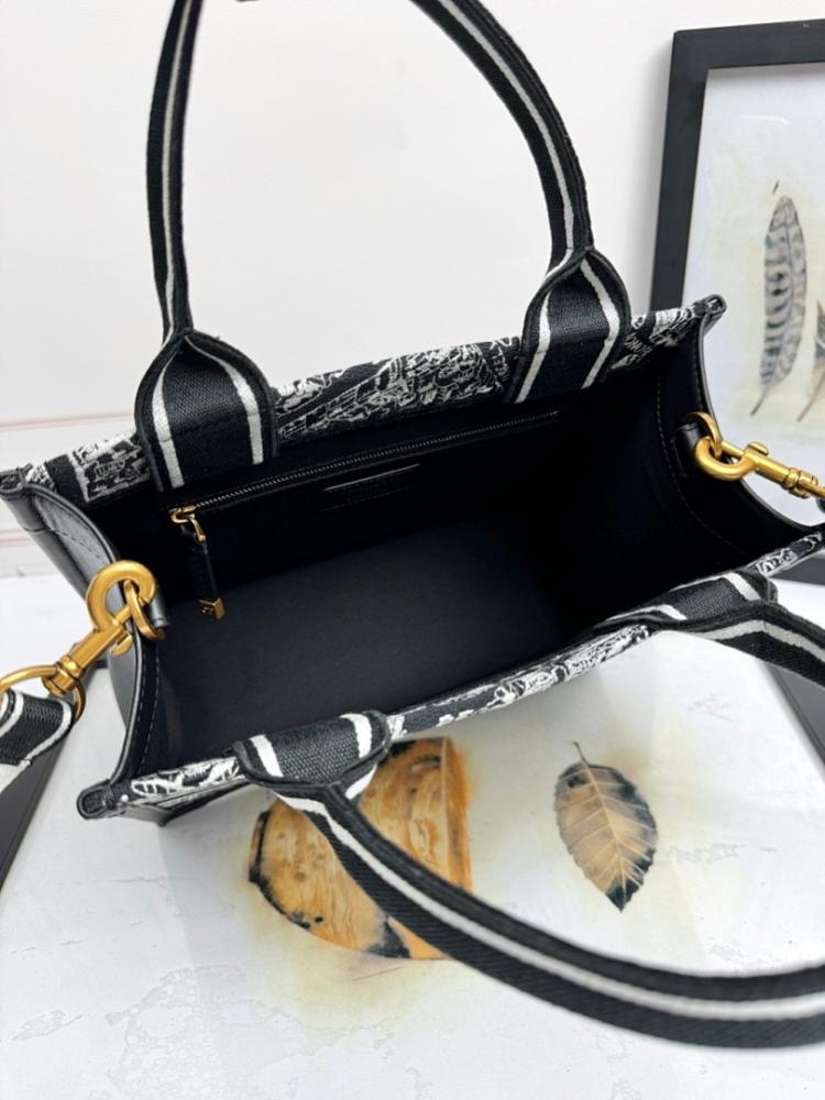 Stylish Premium Embroidered Leather Shoulder Bag