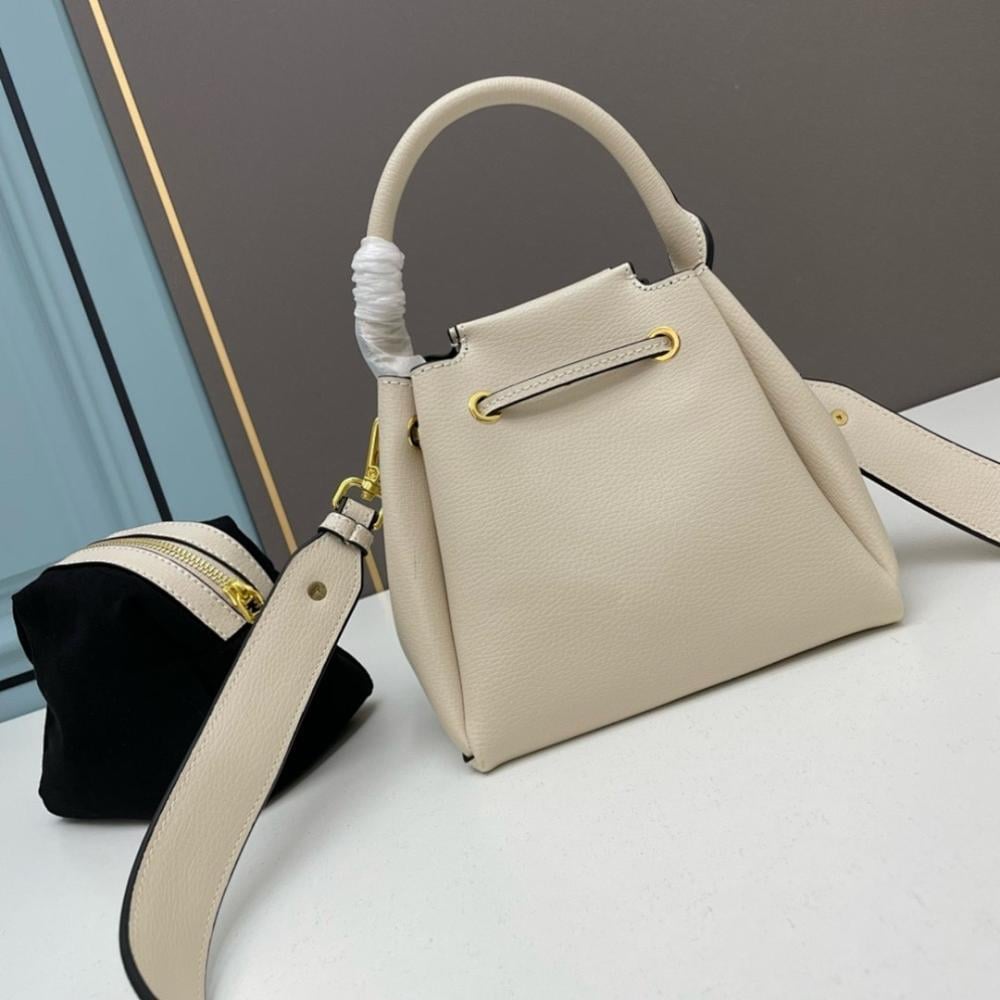 Stylish Refined Quilted Bucket Bag