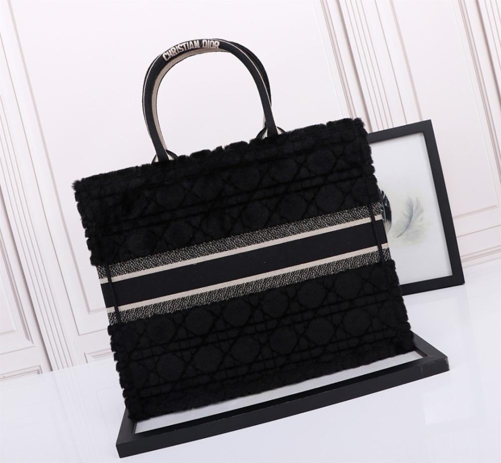 Italian-Inspired Luxury Embroidered Shoulder Bag