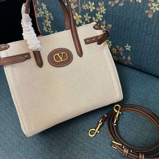 VLogo Signature Leather Shoulder Bag
