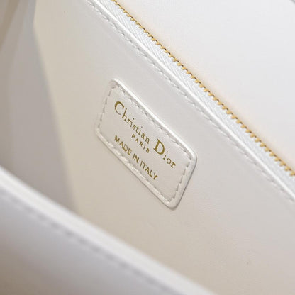 Elegant Refined Lambskin Shoulder Bag