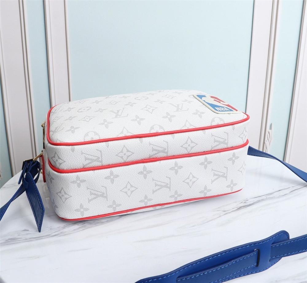 Luxury Leather Shoulder Bag – Limited Edition