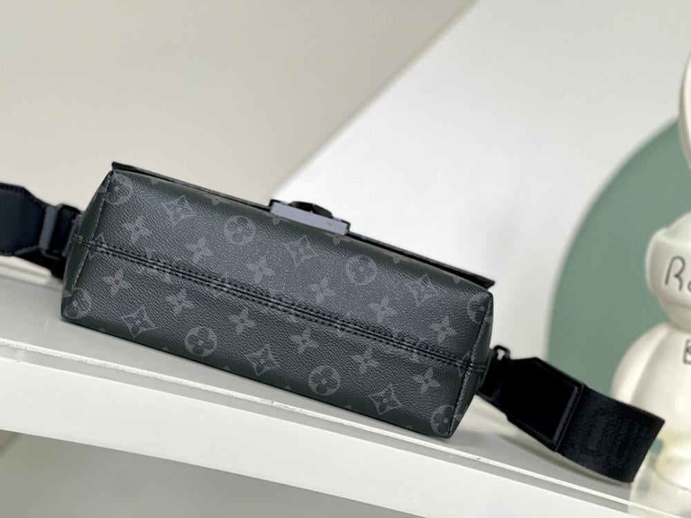 Modern Leather Shoulder Bag – Limited Edition