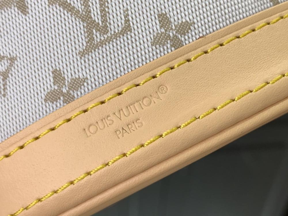 Elegant Leather Top Handle Bag