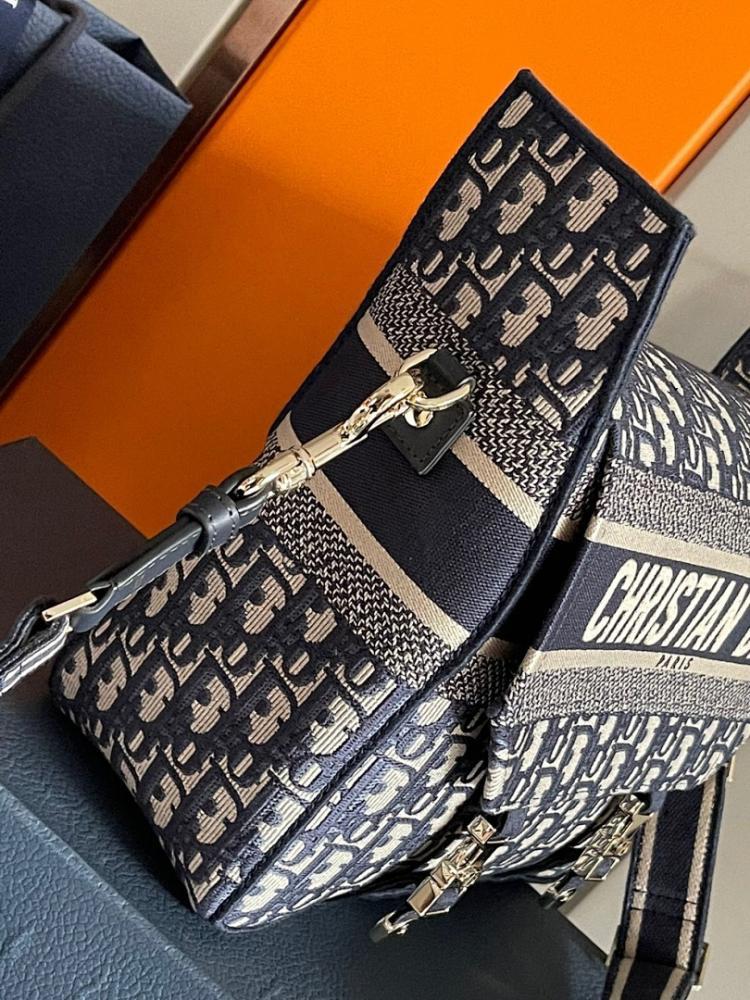 Stylish Premium Gold Shoulder Bag
