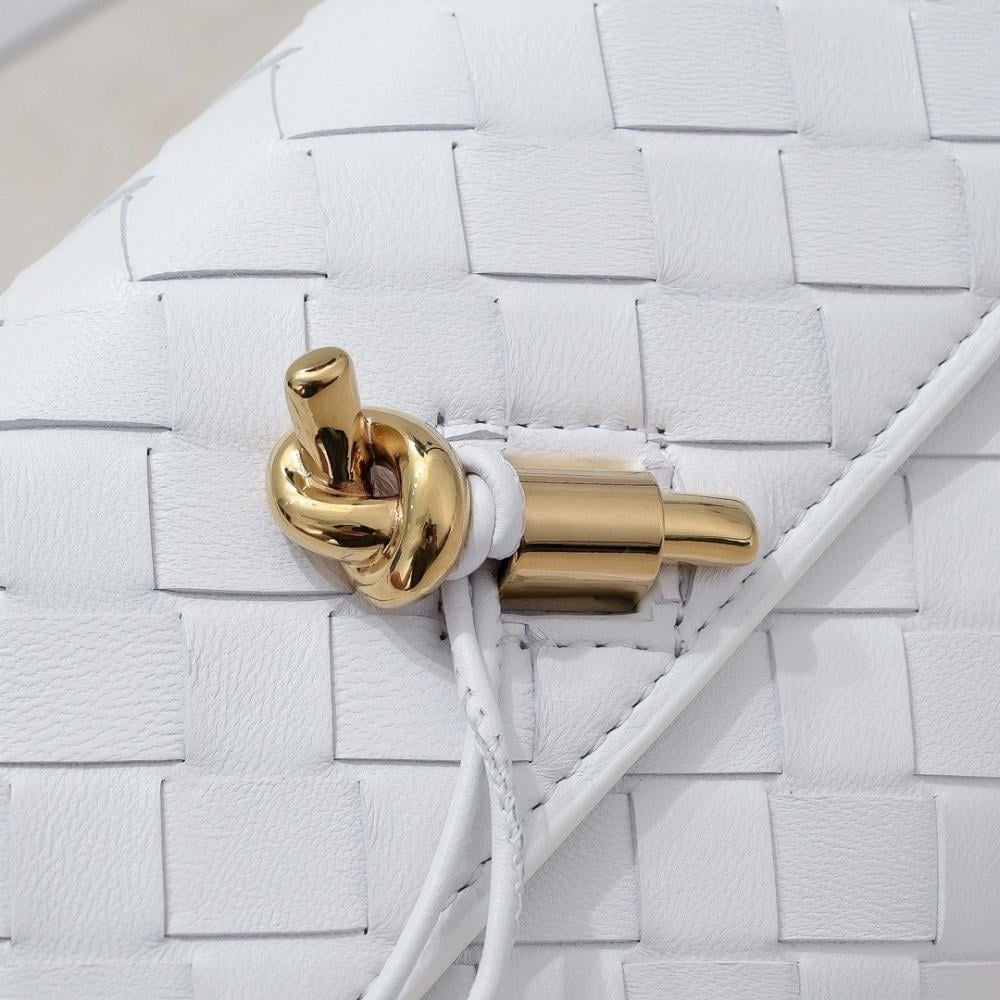Modern Elegant Woven Bag – Limited Edition
