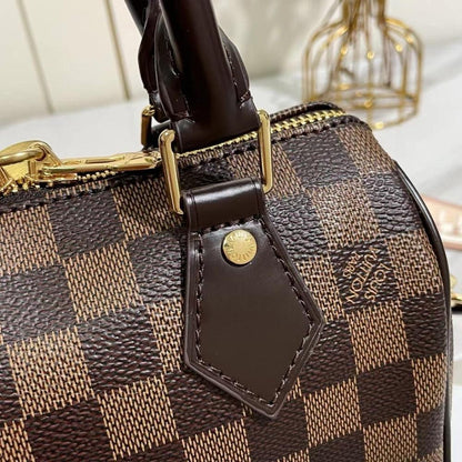 Elegant Refined Leather Travel Bag