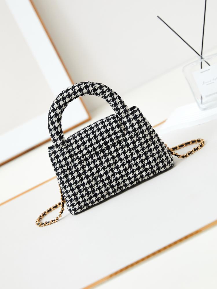 Alma Leather Shoulder Bag