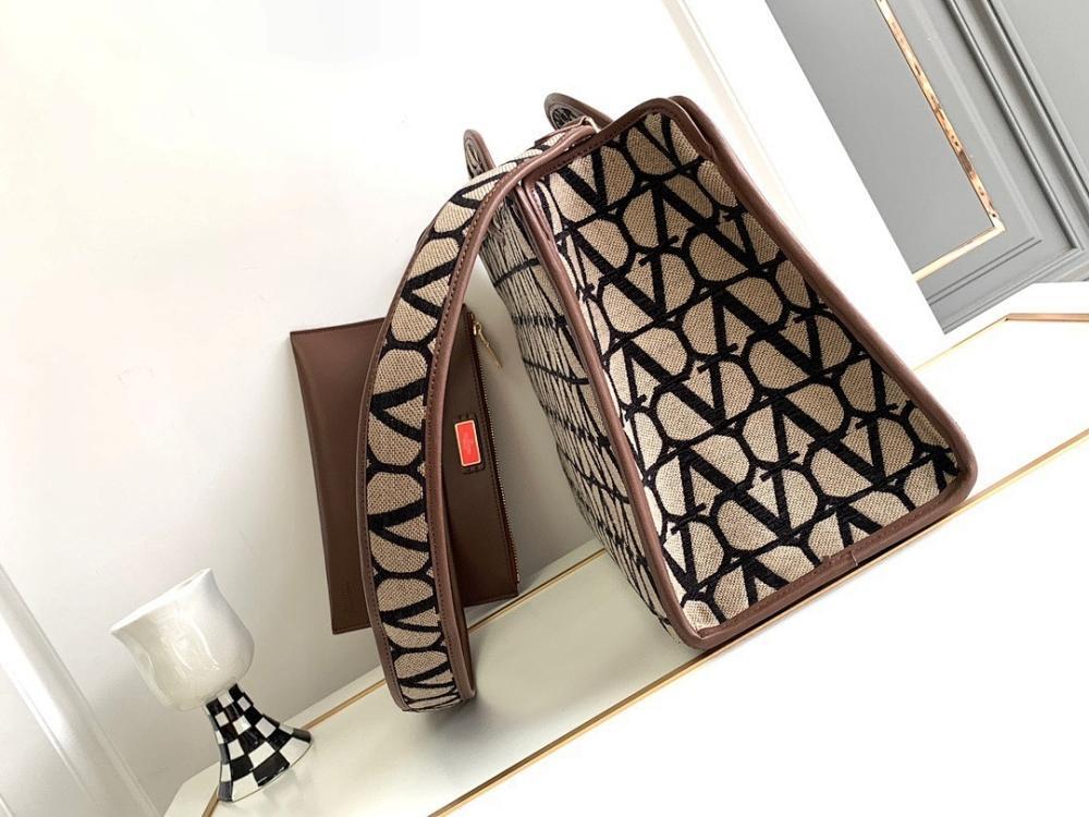 Modern Refined Printed Canvas Crossbody Bag