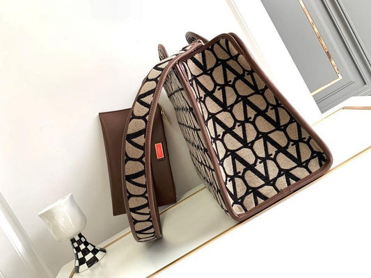 Modern Refined Printed Canvas Crossbody Bag