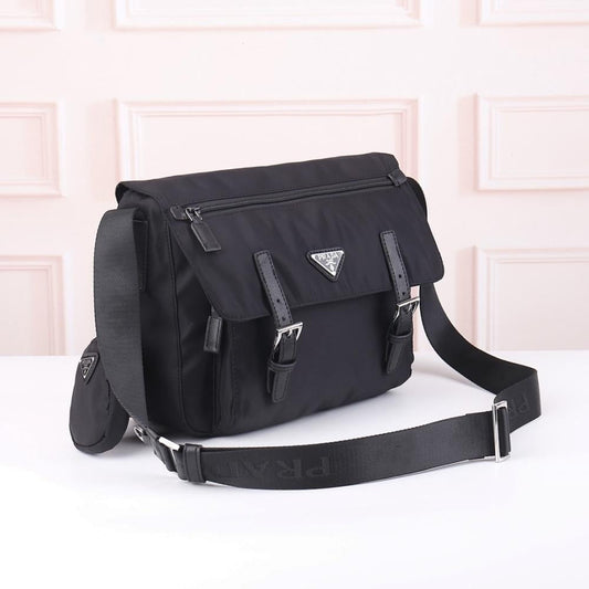 Classic Modern Leather Shoulder Bag