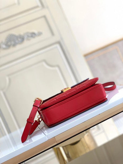 Modern Elegant Leather Bag