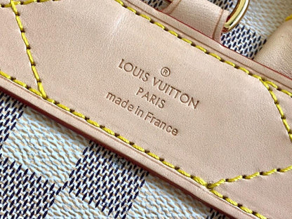 Elegant Refined Gold Shoulder Bag