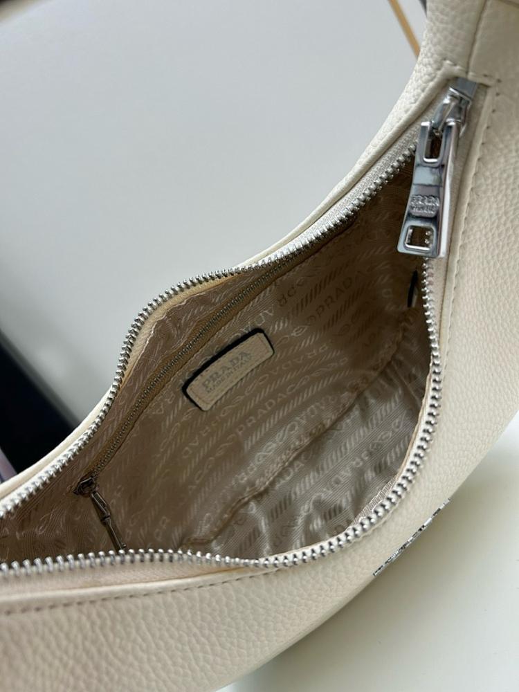 Elegant Leather Shoulder Bag – Special Edition