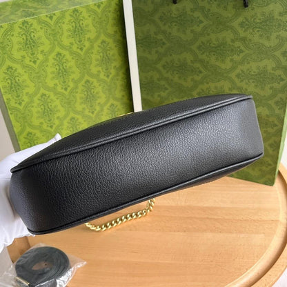 Elegant Refined Crossbody Bag