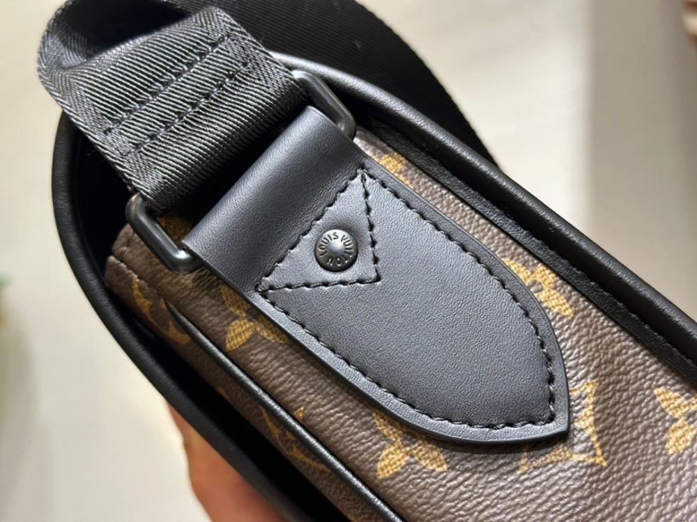 Classic Luxury Embroidered Leather Shoulder Bag
