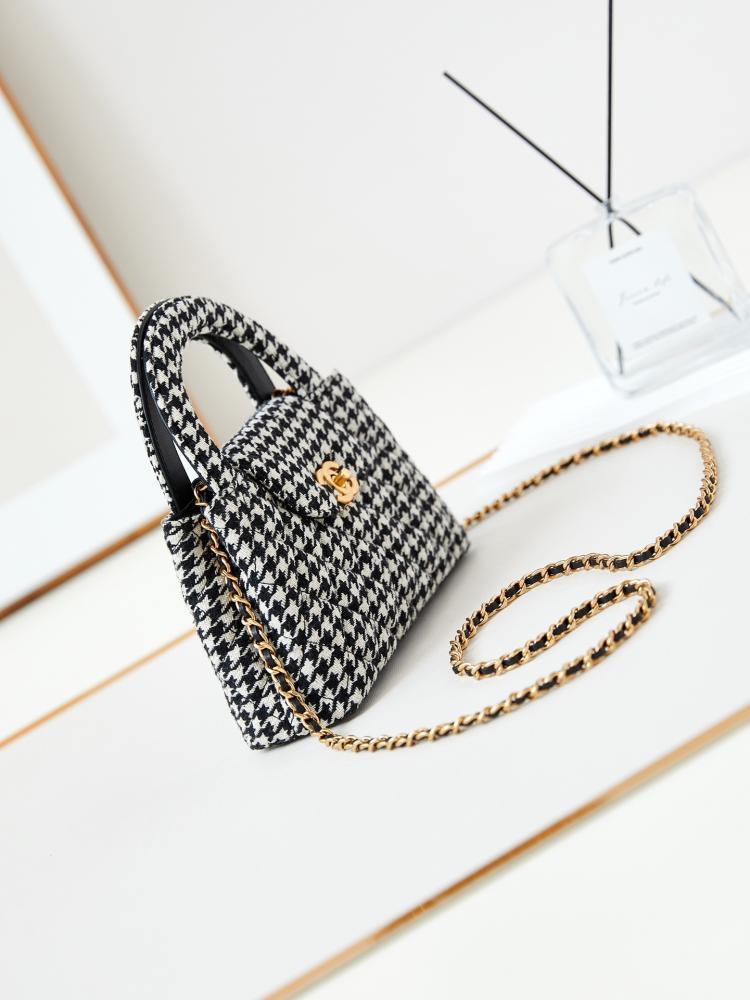Alma Leather Shoulder Bag