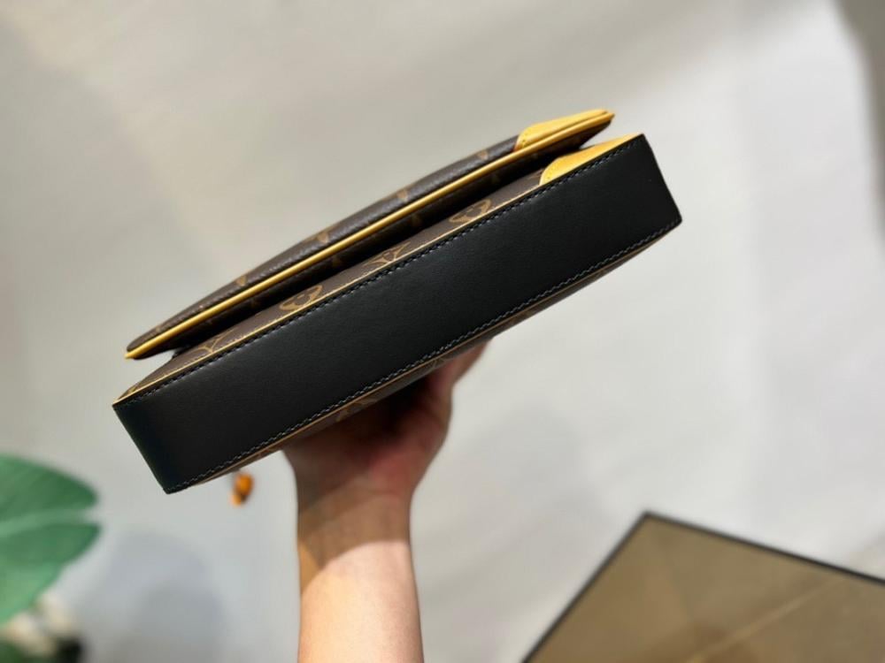Modern Italian-Inspired Shoulder Bag