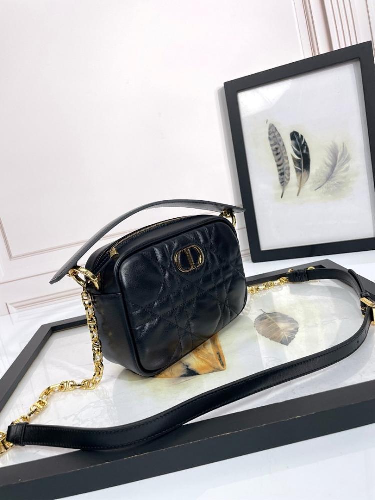 Classic Refined Gold Embroidered Leather Shoulder Bag