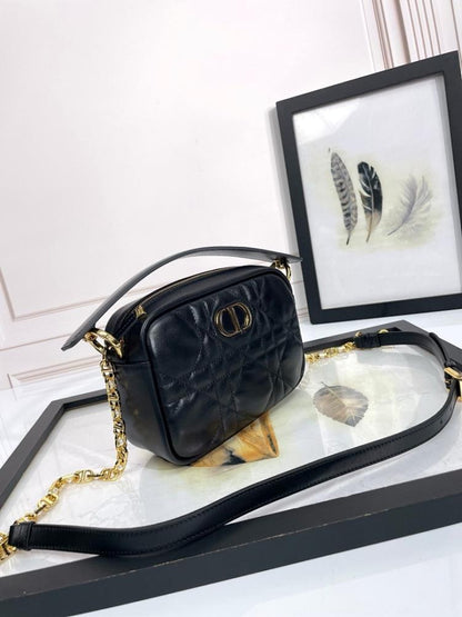 Classic Refined Gold Embroidered Leather Shoulder Bag