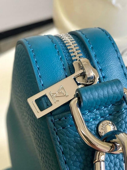 Elegant Refined Leather Shoulder Bag