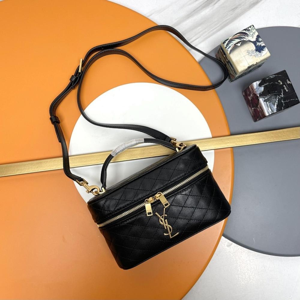 Classic Shoulder Bag