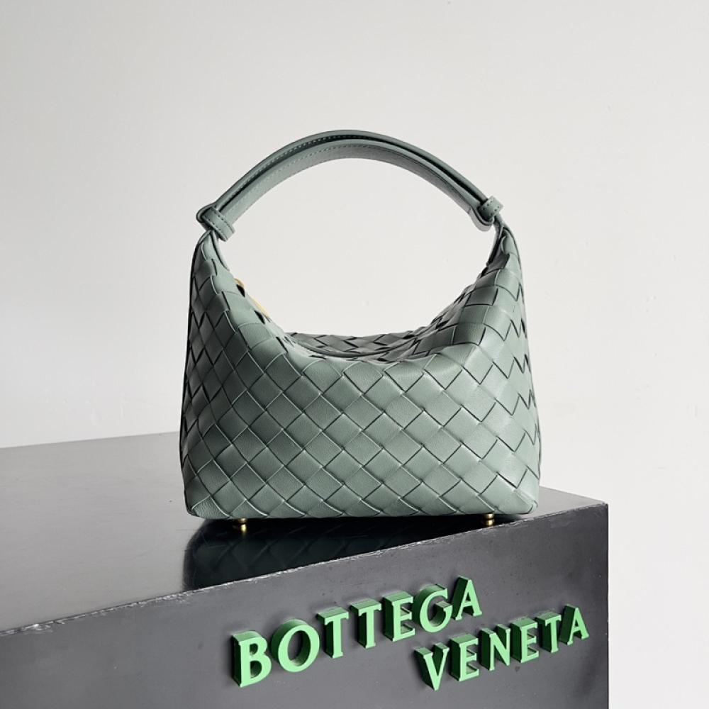 Classic Shoulder Bag