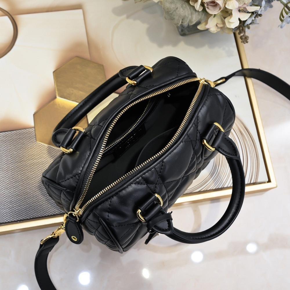 Classic Modern Leather Shoulder Bag