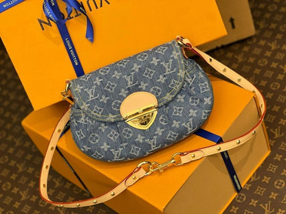 Modern Elegant Blue Woven Denim Shoulder Bag