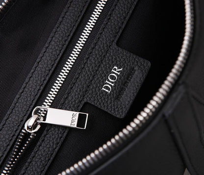Saddle Black Calfskin Shoulder Bag