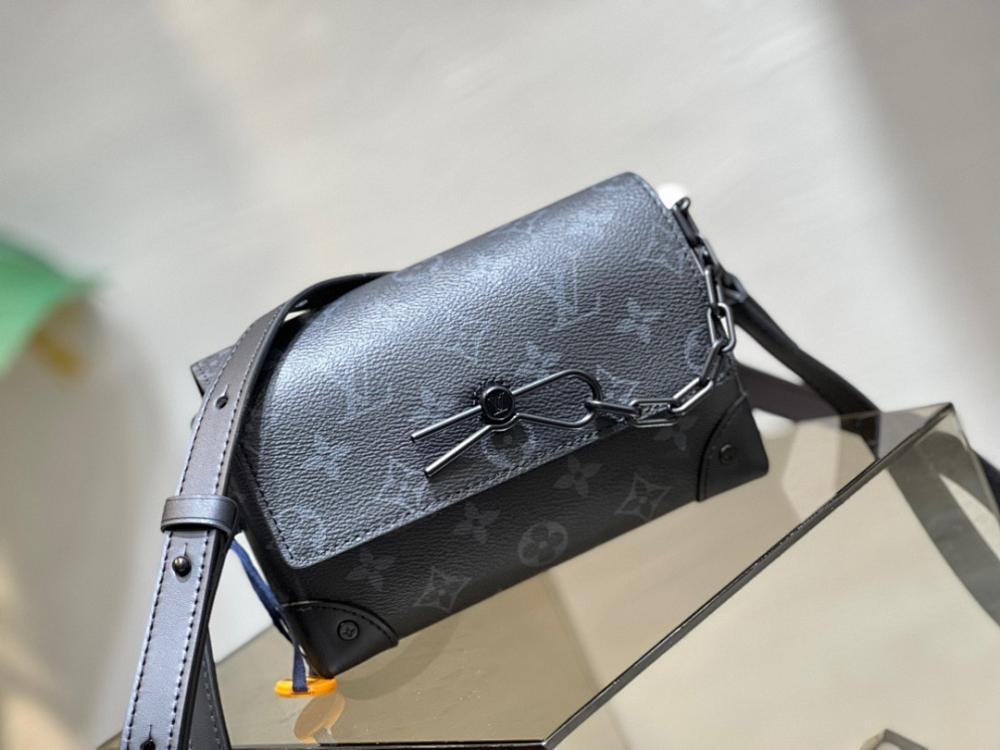 Modern Elegant Black Leather Shoulder Bag – Special Edition