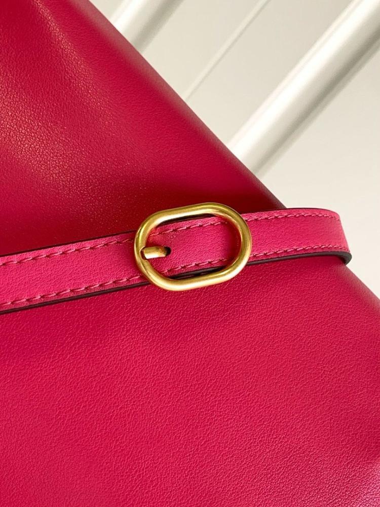 Elegant Refined Leather Crossbody Bag