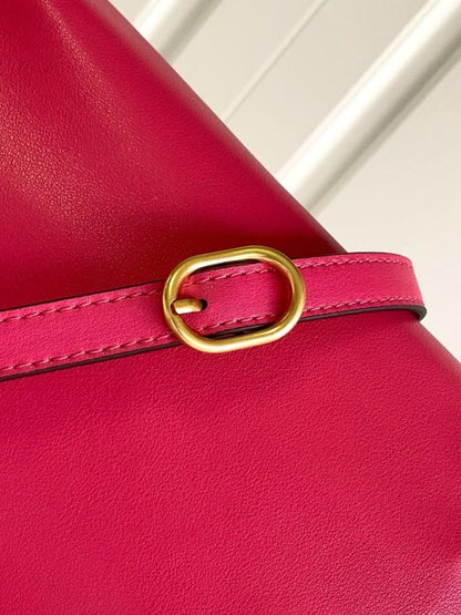 Elegant Refined Leather Crossbody Bag