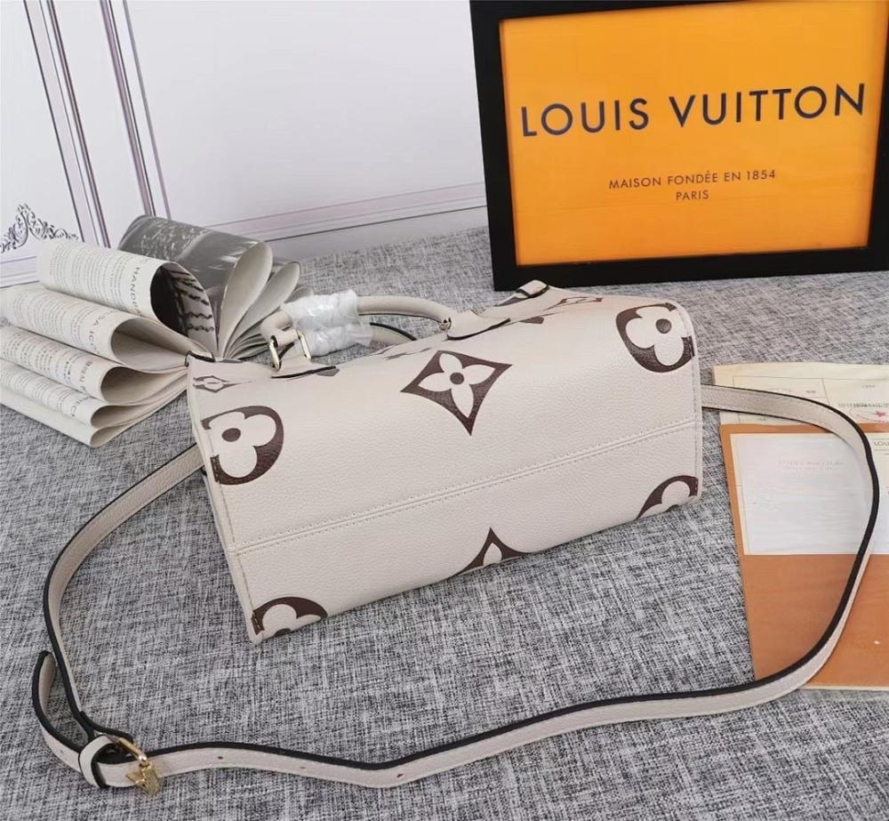 Elegant Leather Shoulder Bag – Special Edition