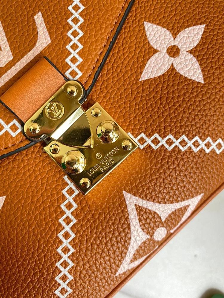 Modern Italian-Inspired Leather Crossbody Bag