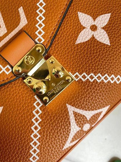 Modern Italian-Inspired Leather Crossbody Bag