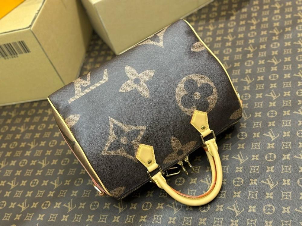 Stylish Refined Gold Monogram Leather Shoulder Bag