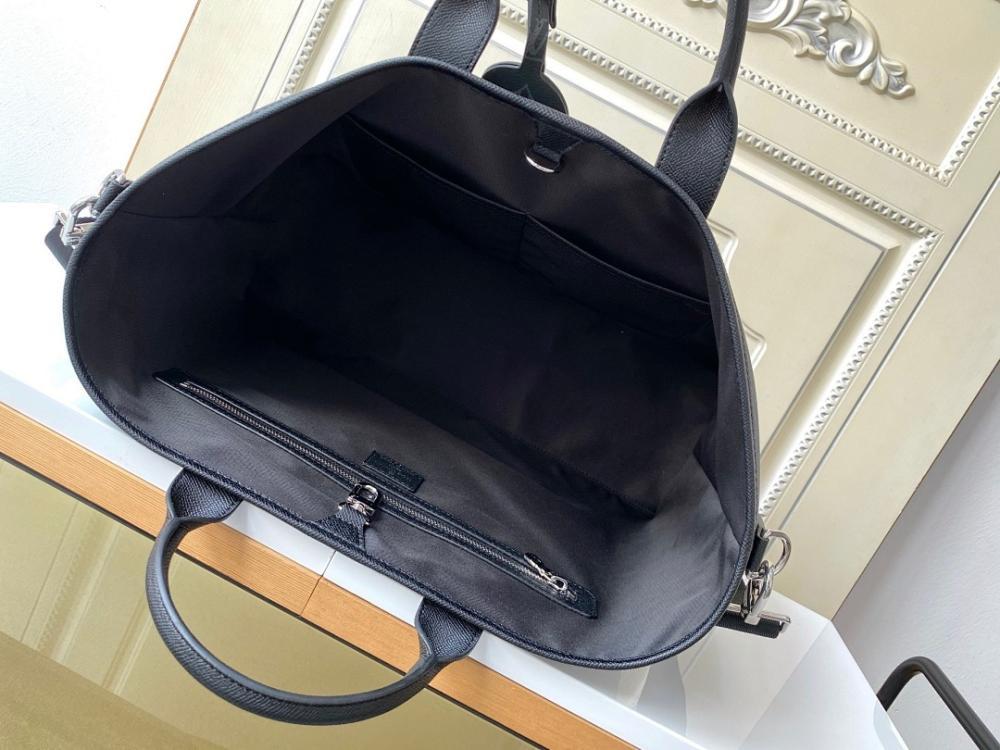 Stylish Refined Black Leather Shoulder Bag