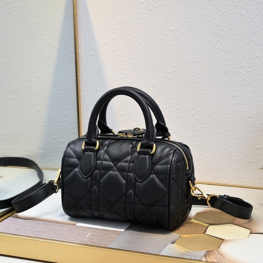 Classic Modern Leather Shoulder Bag
